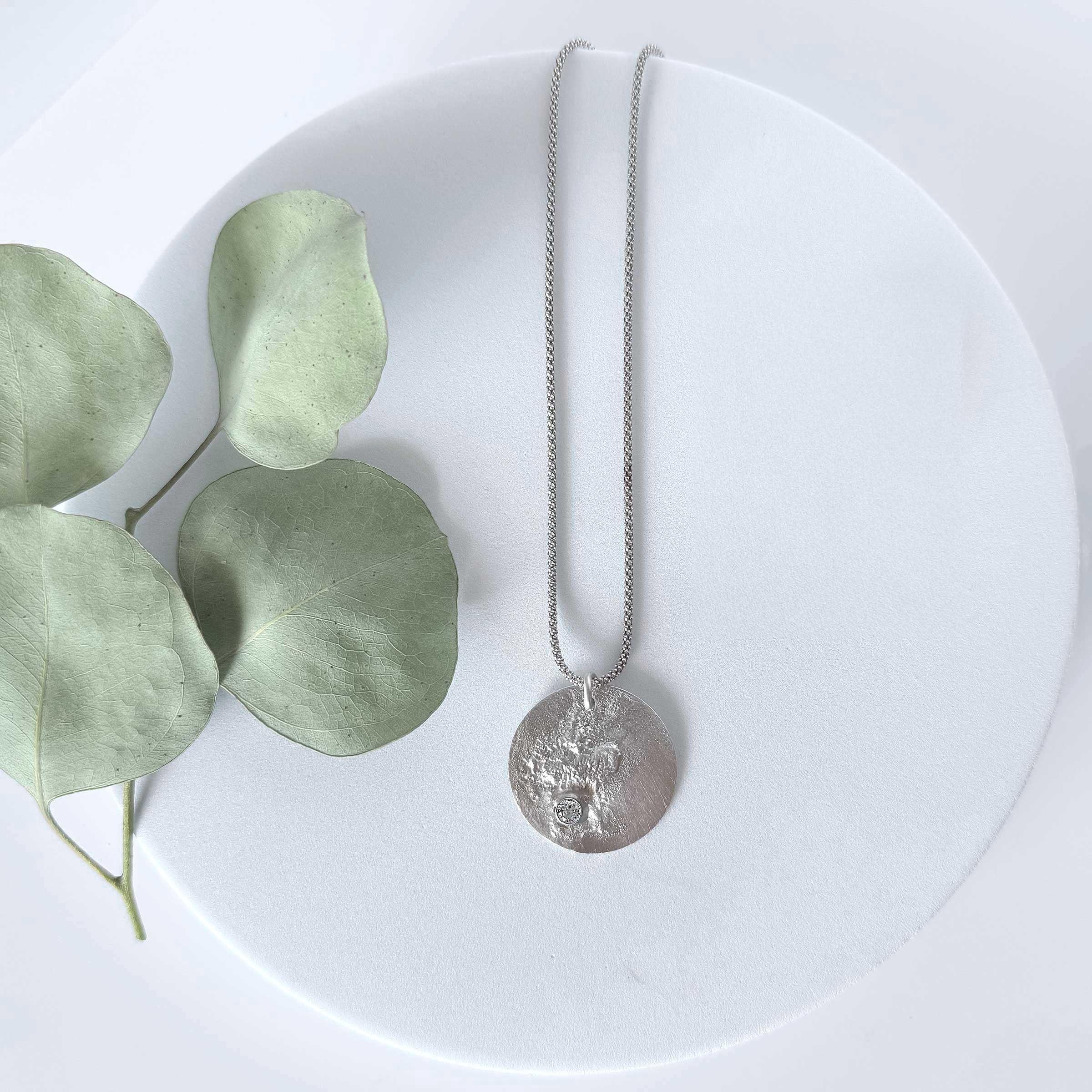 Reticulated Silver & White Topaz Round Necklace