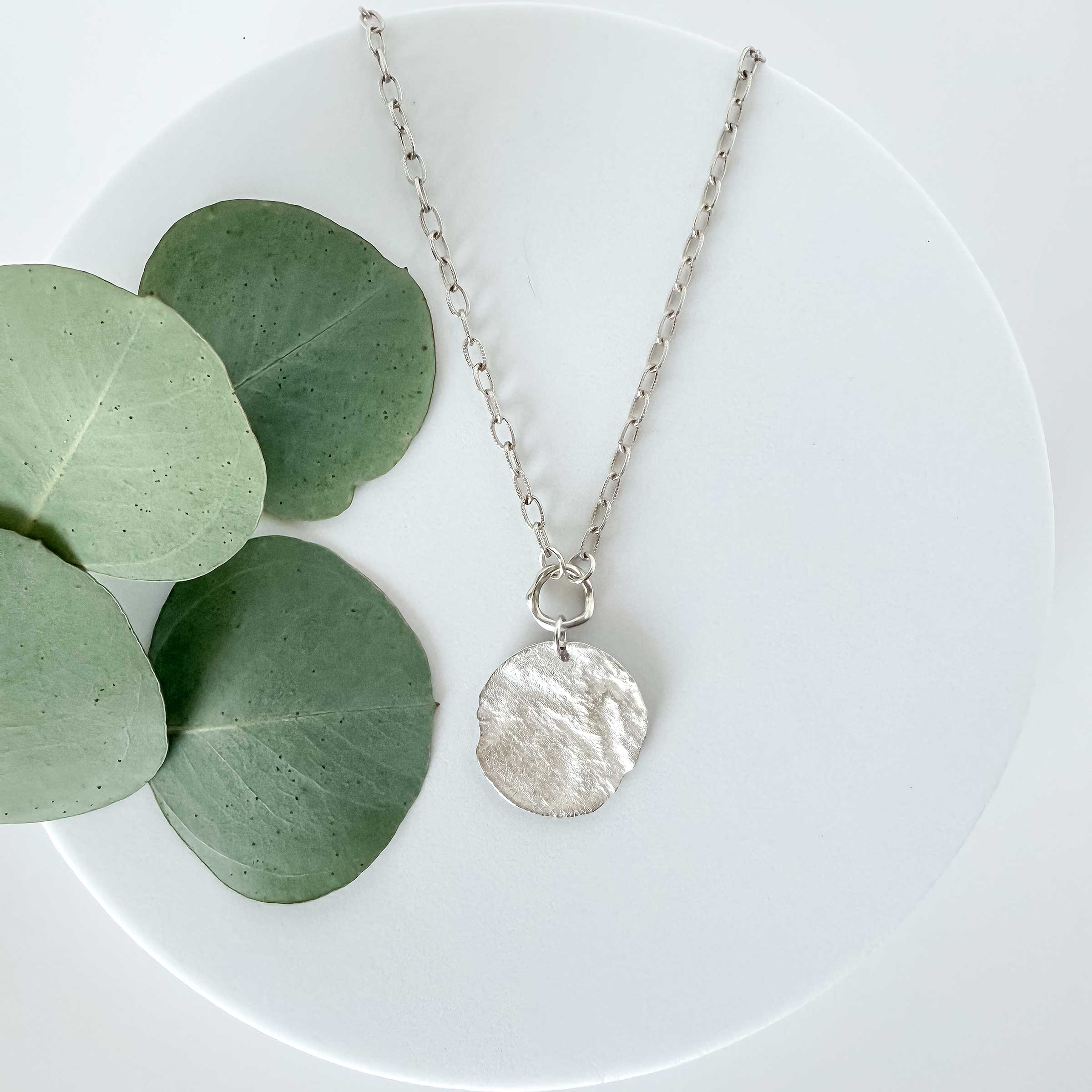 Reticulated Silver Necklace v-08